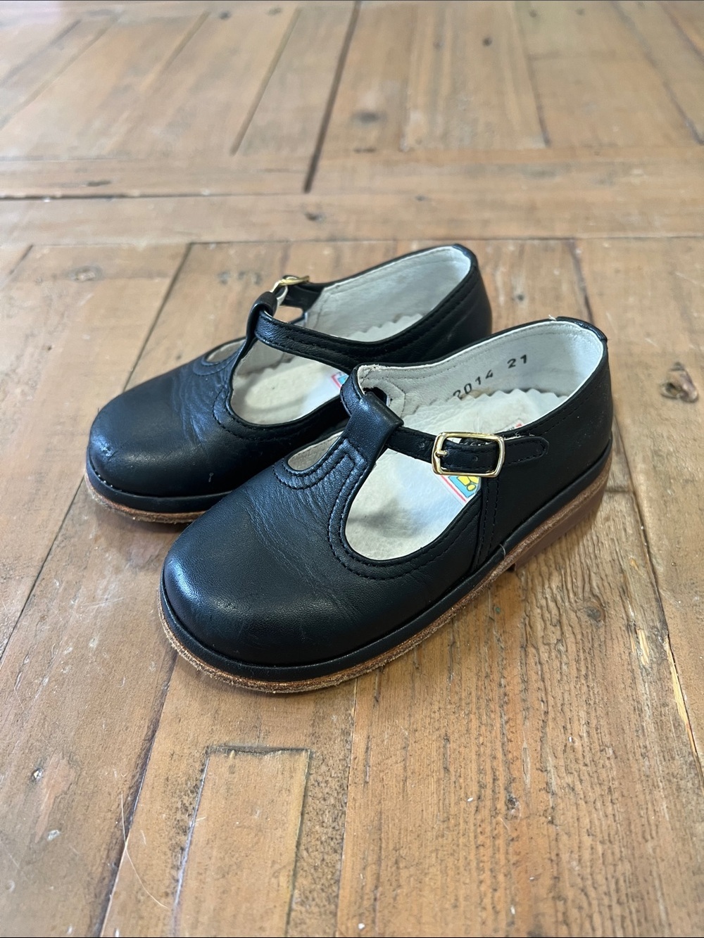 Heidi made in Portugal black leather Mary Jane t-bar shoes US 5 EU 21